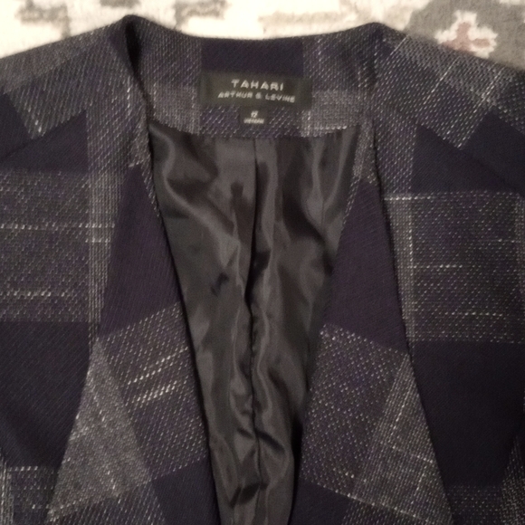 Tahari plaid blazer - 12 - Picture 4 of 6